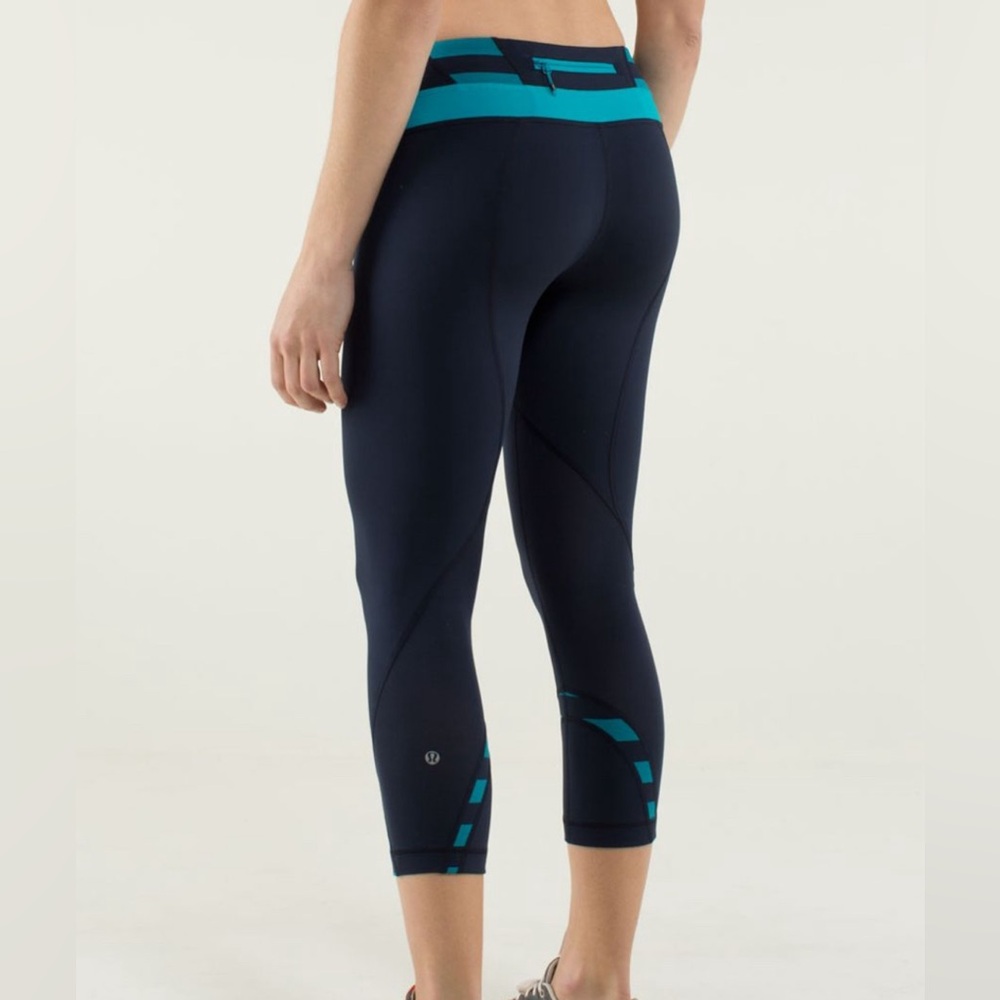 Lululemon Run: Inspire Crop II Inkwell Quilt Winter Stripe Surge Size 8
